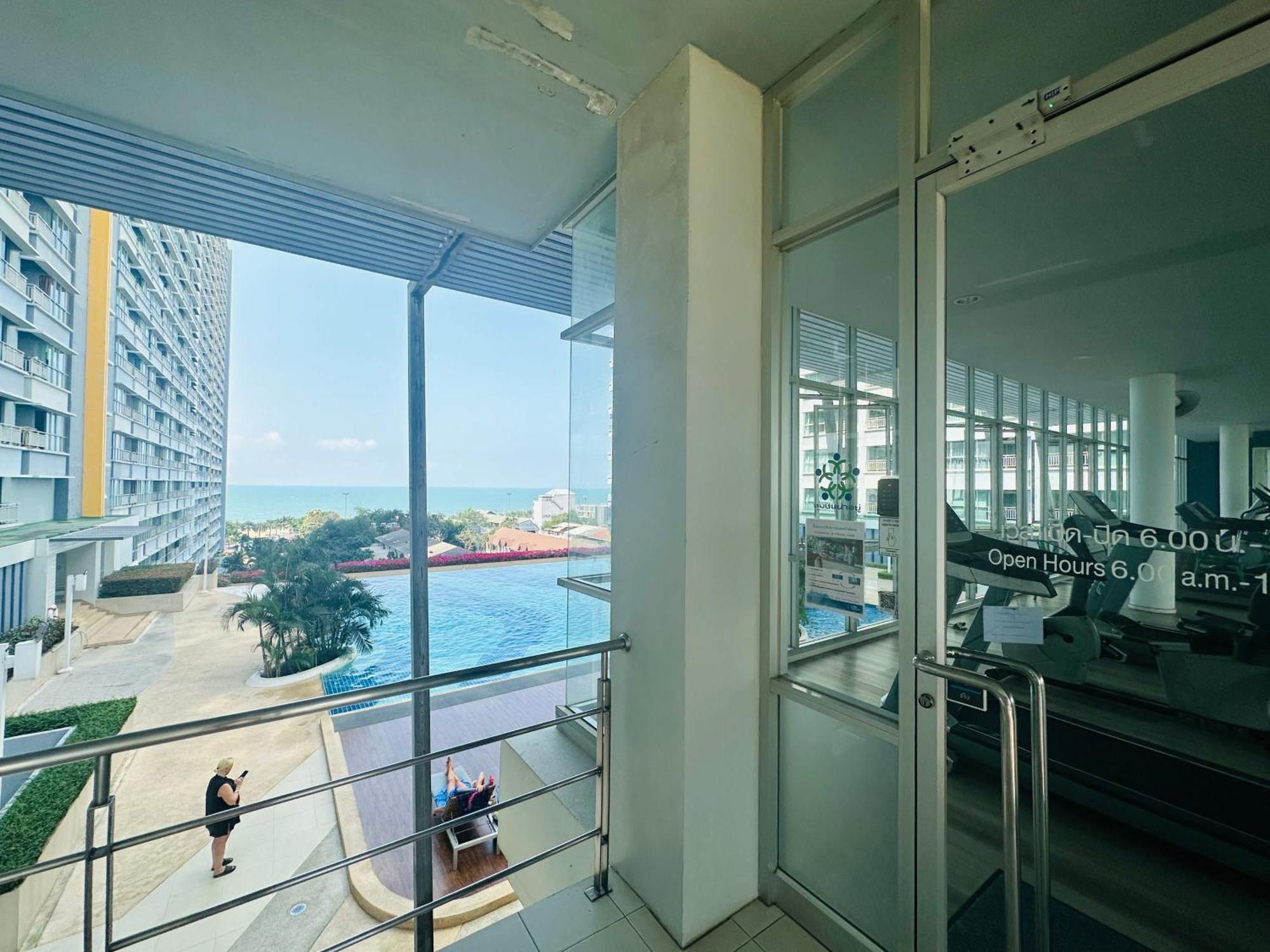 Seaview Beach Room Lumpini-Pool And Gym Face To Ocean Jomtien Beach Exteriör bild