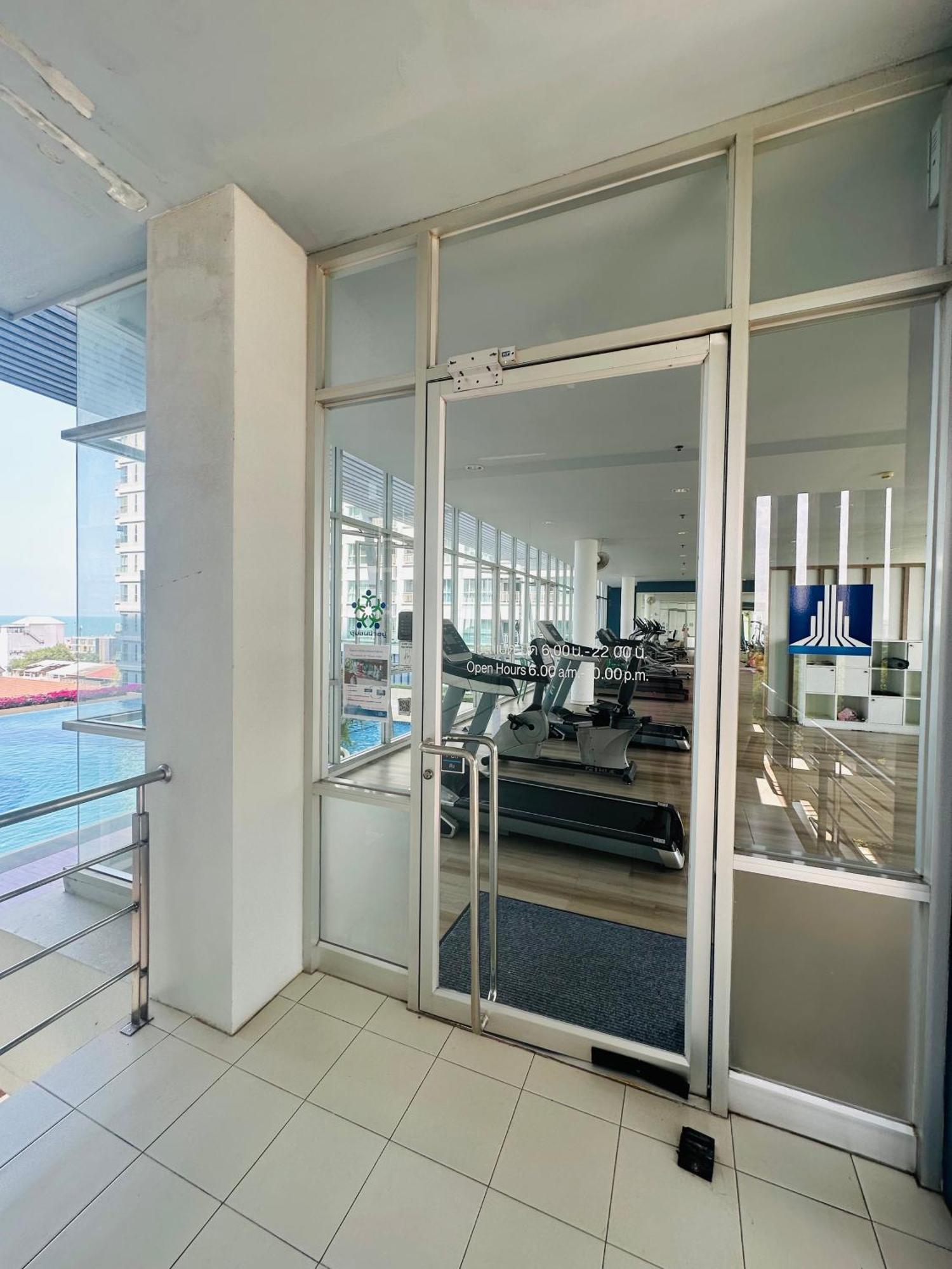 Seaview Beach Room Lumpini-Pool And Gym Face To Ocean Jomtien Beach Exteriör bild
