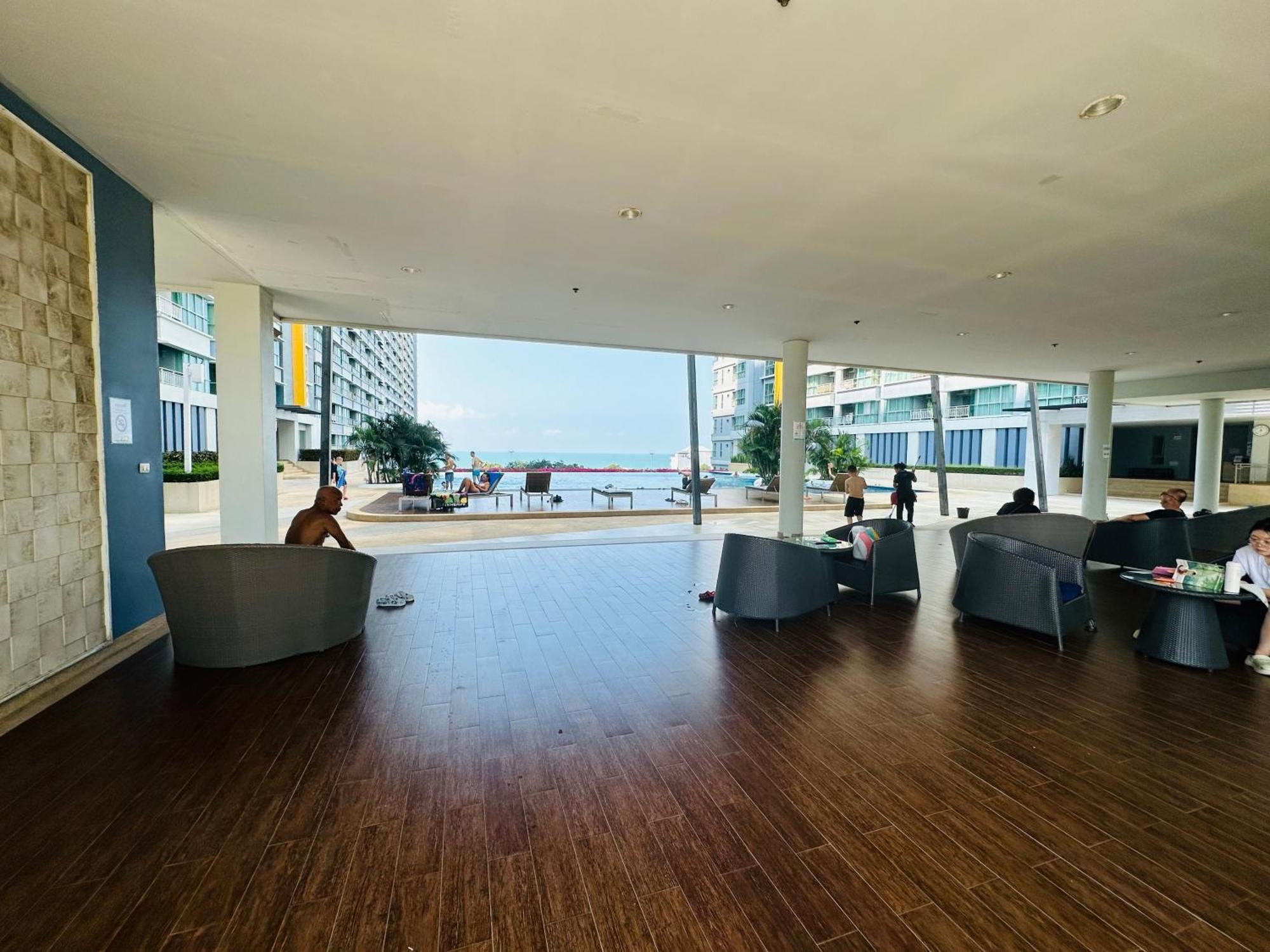 Seaview Beach Room Lumpini-Pool And Gym Face To Ocean Jomtien Beach Exteriör bild