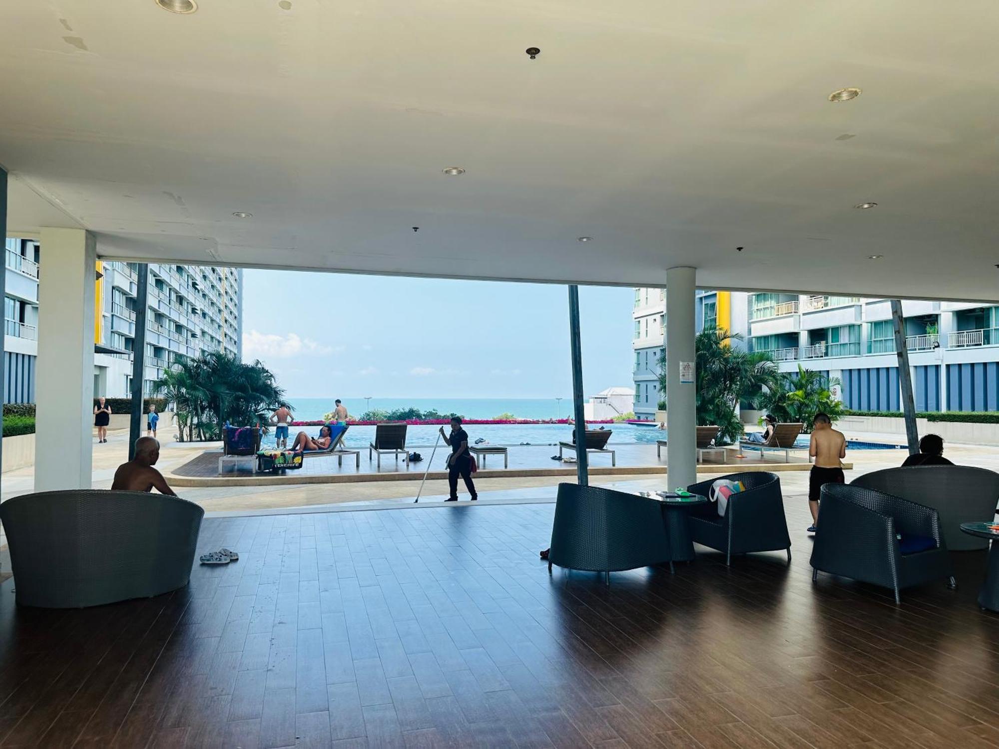 Seaview Beach Room Lumpini-Pool And Gym Face To Ocean Jomtien Beach Exteriör bild