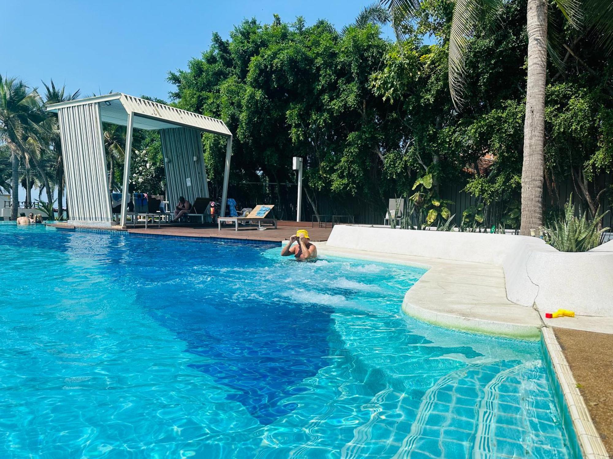 Seaview Beach Room Lumpini-Pool And Gym Face To Ocean Jomtien Beach Exteriör bild