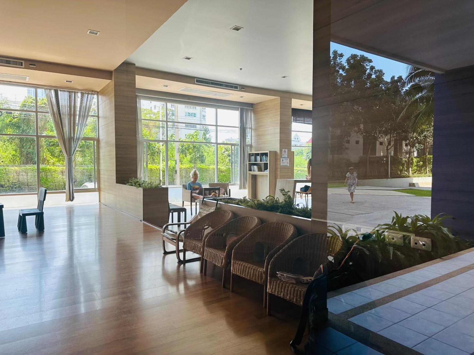 Seaview Beach Room Lumpini-Pool And Gym Face To Ocean Jomtien Beach Exteriör bild