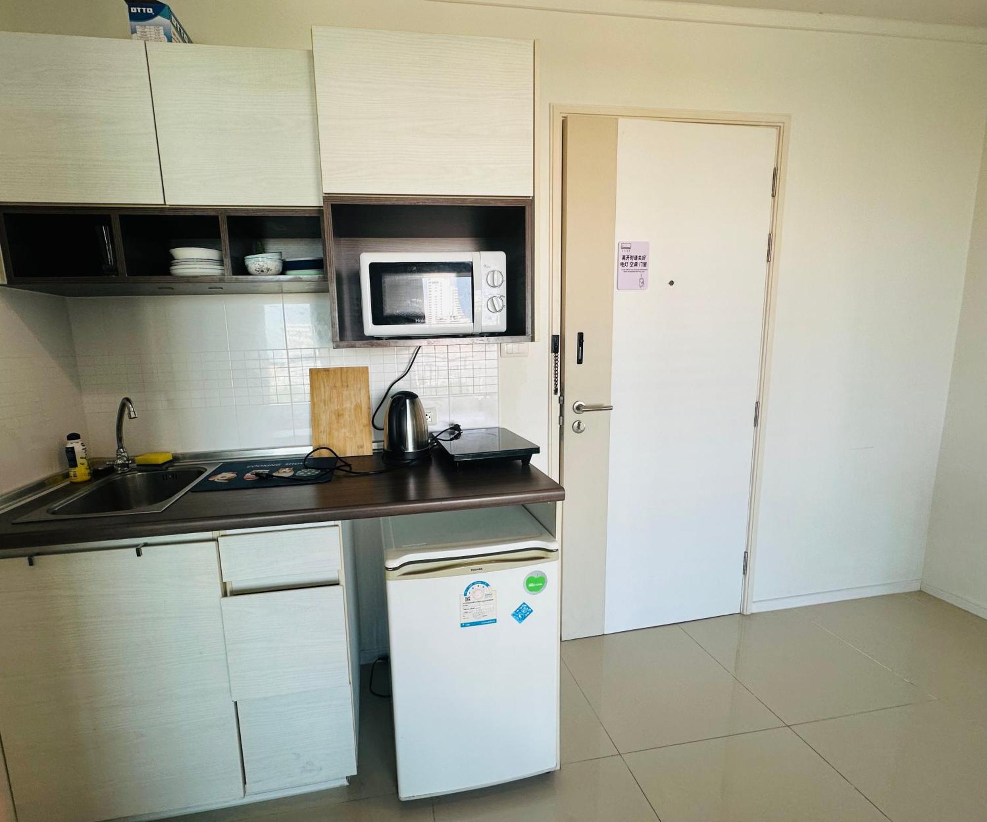 Seaview Beach Room Lumpini-Pool And Gym Face To Ocean Jomtien Beach Exteriör bild