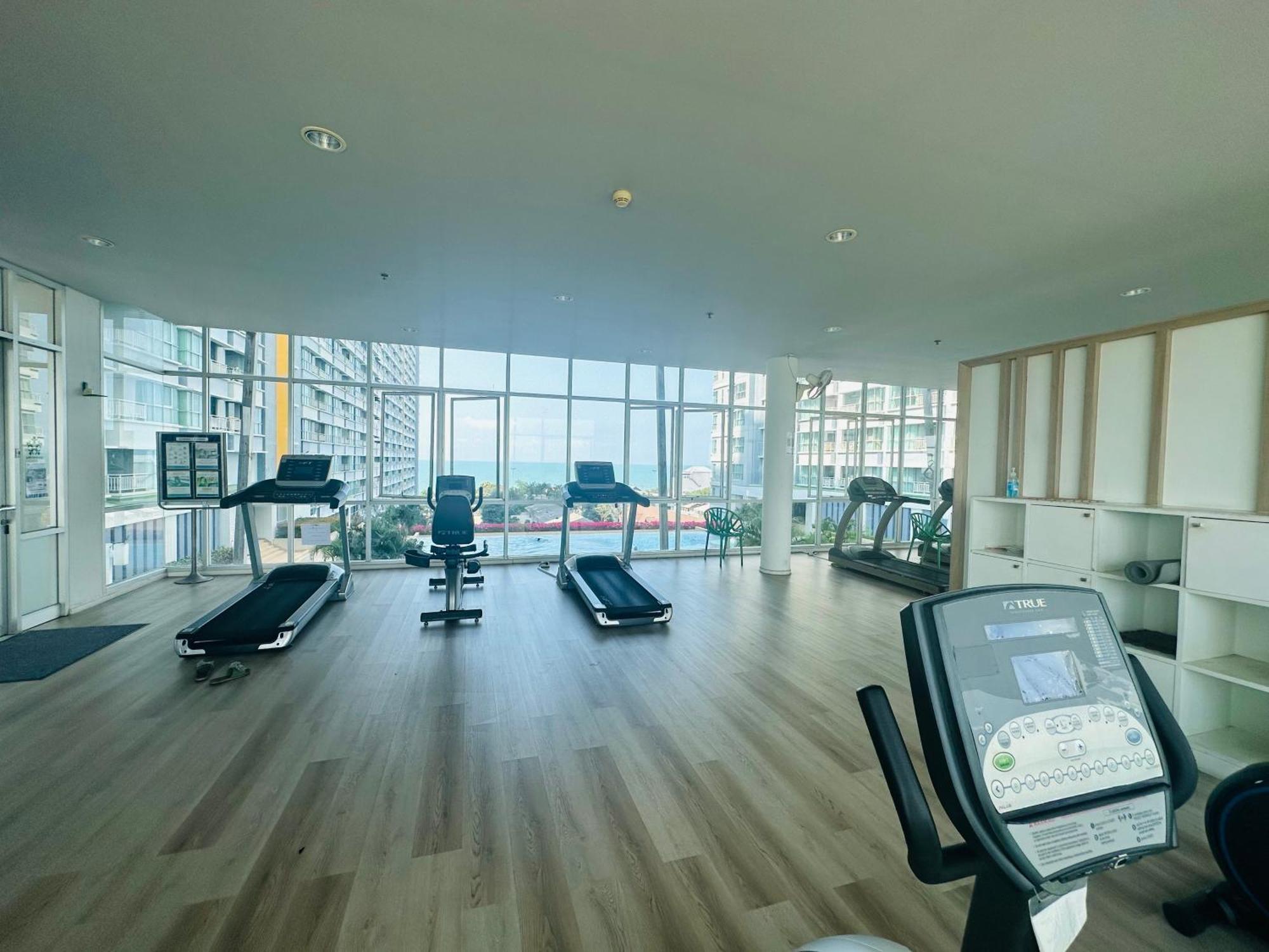 Seaview Beach Room Lumpini-Pool And Gym Face To Ocean Jomtien Beach Exteriör bild