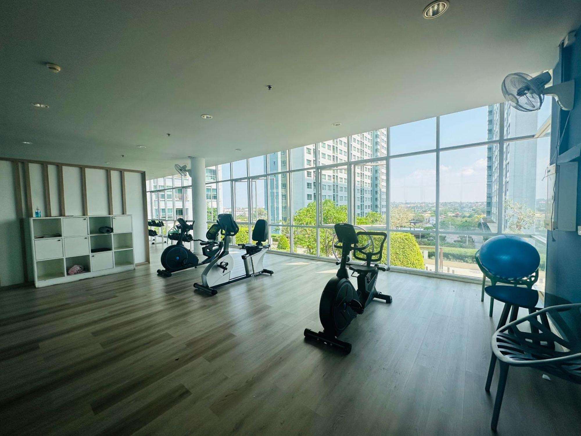 Seaview Beach Room Lumpini-Pool And Gym Face To Ocean Jomtien Beach Exteriör bild