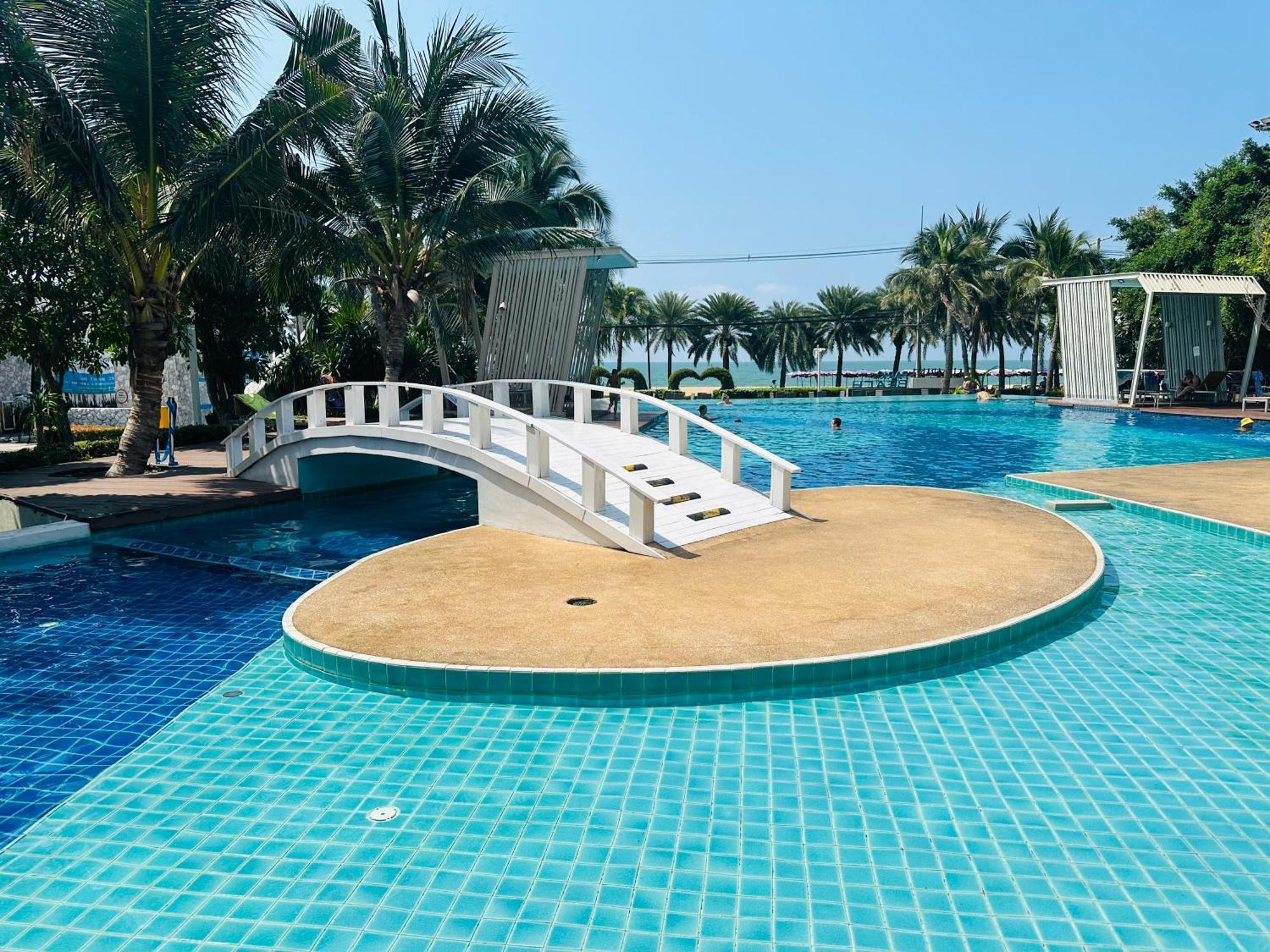 Seaview Beach Room Lumpini-Pool And Gym Face To Ocean Jomtien Beach Exteriör bild
