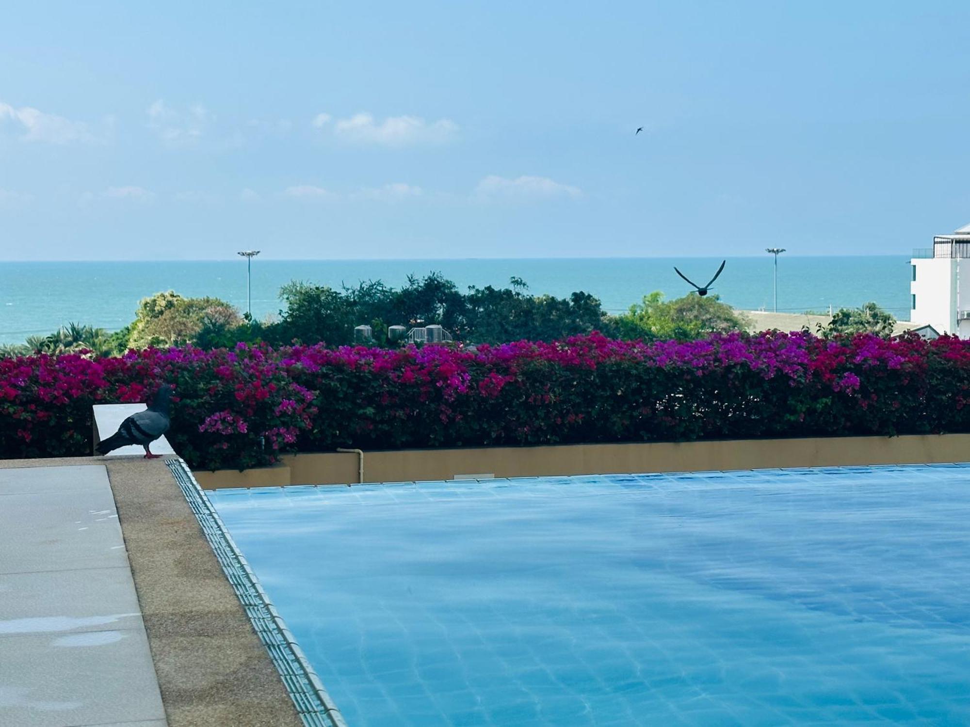 Seaview Beach Room Lumpini-Pool And Gym Face To Ocean Jomtien Beach Exteriör bild