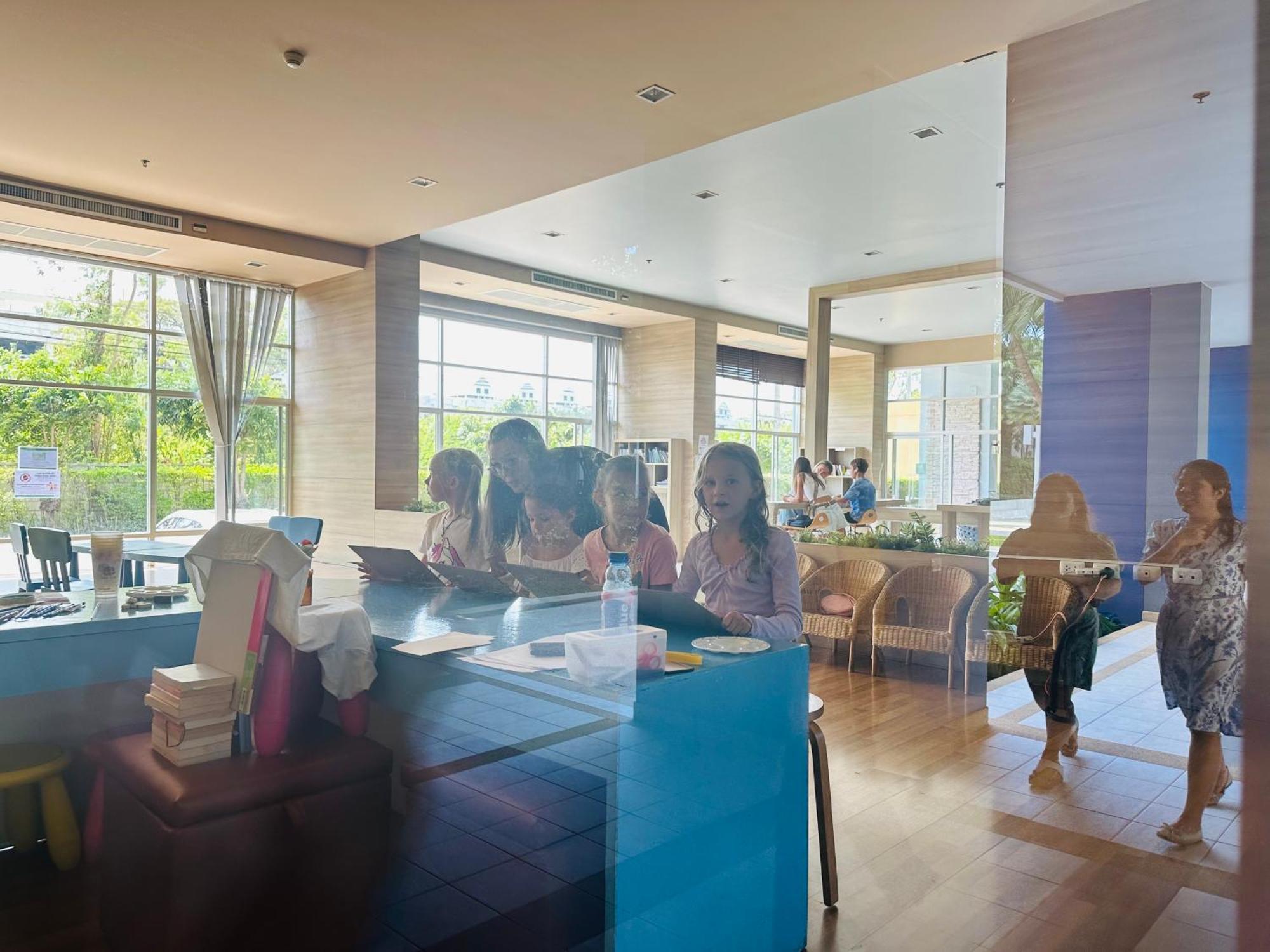 Seaview Beach Room Lumpini-Pool And Gym Face To Ocean Jomtien Beach Exteriör bild