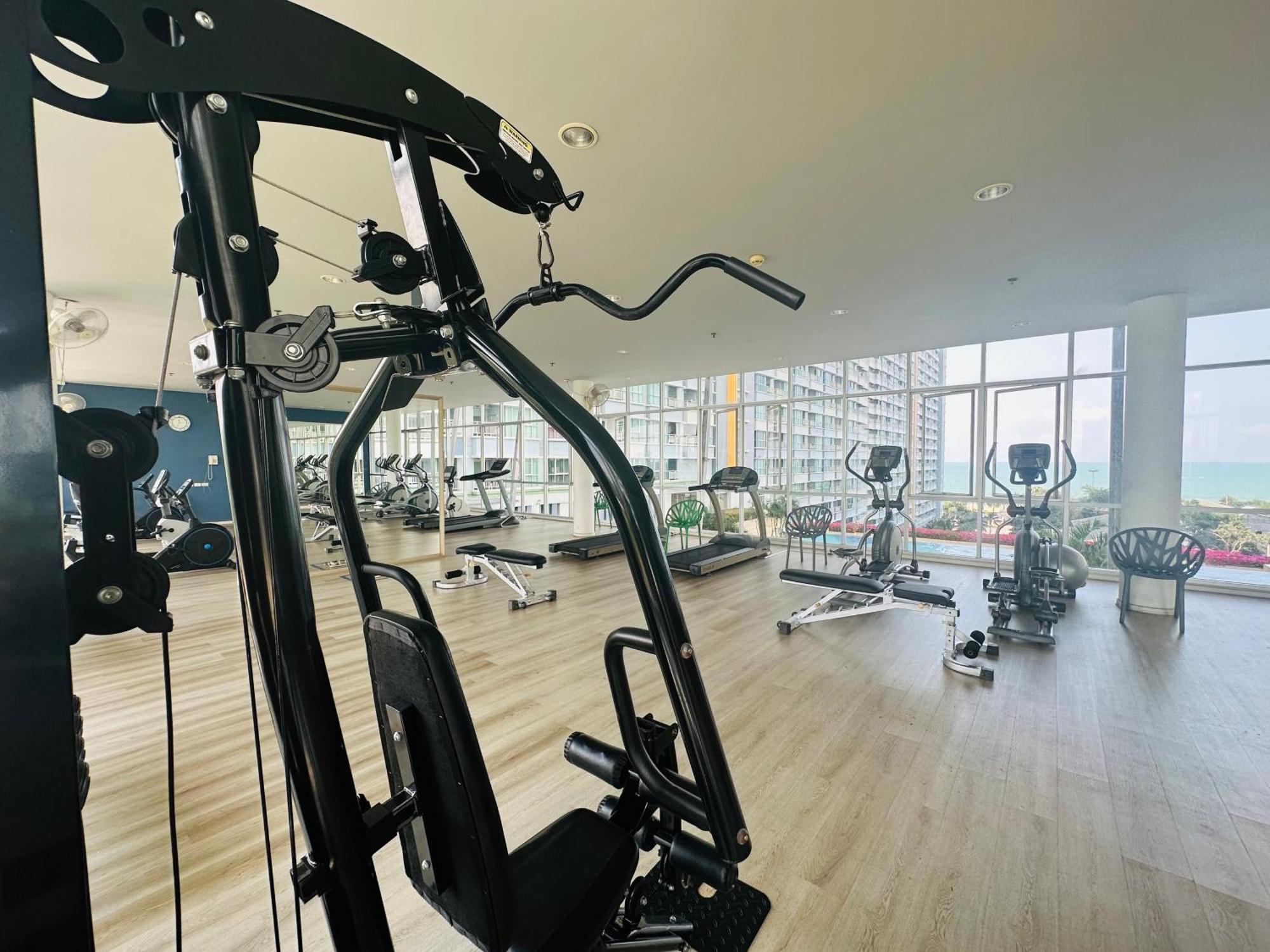 Seaview Beach Room Lumpini-Pool And Gym Face To Ocean Jomtien Beach Exteriör bild