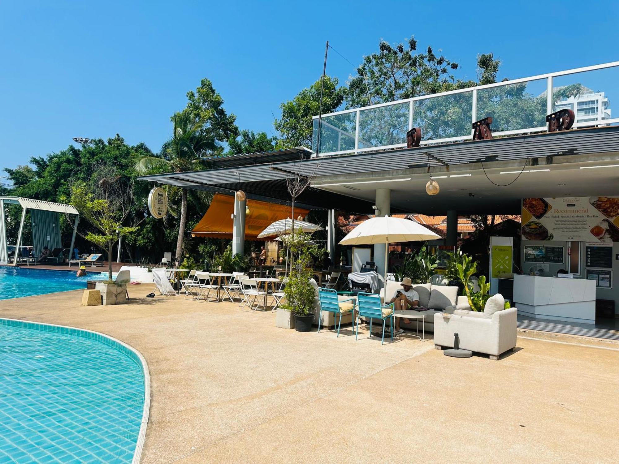 Seaview Beach Room Lumpini-Pool And Gym Face To Ocean Jomtien Beach Exteriör bild